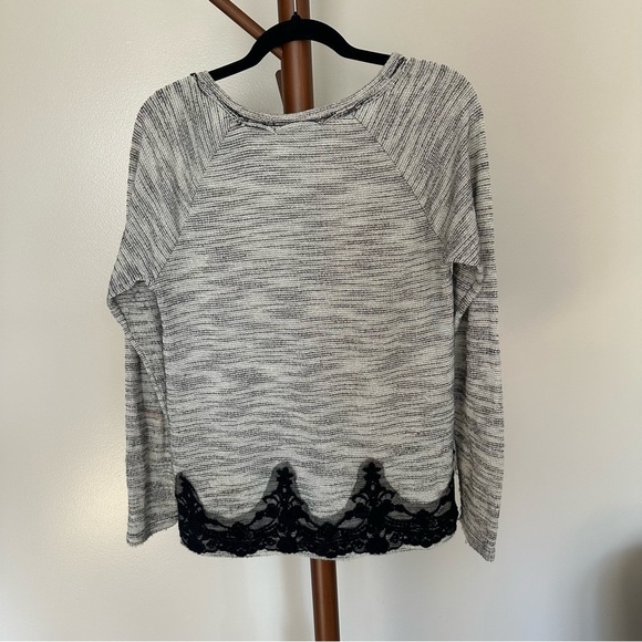 Jolt black and white long sleeve top with lace trim women’s medium - Picture 2 of 6